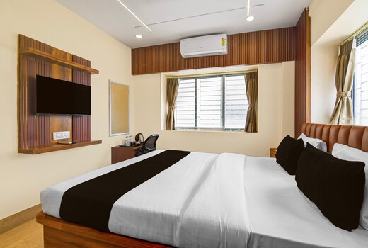 Super Collection O Newtown Bus Stand Formerly The Executive Suites