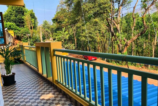 Giri Mandhara Homestay | Rooms & Parking