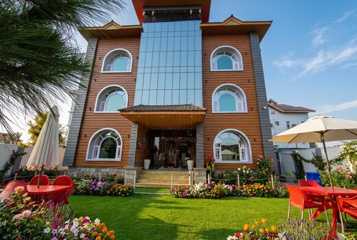 Elite Residence ( 2min drive to railway station)
