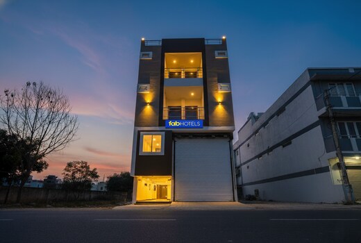 FabHotel Dr Greens