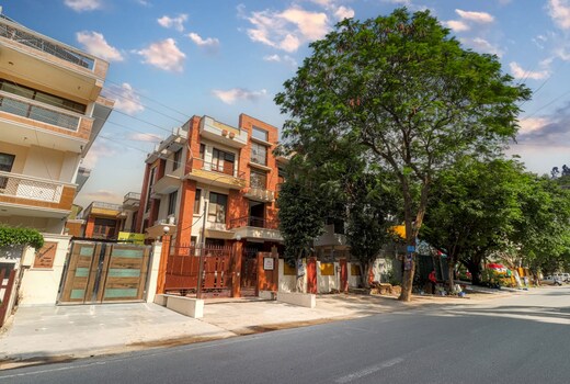 Hotel AP International Near Medanta Hospital