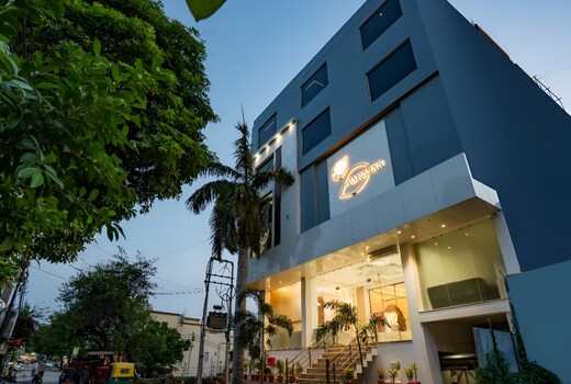 Evara Inn
