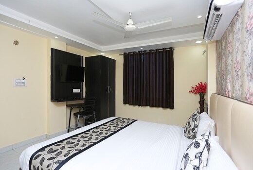 OYO Laxmi Privilege Inn