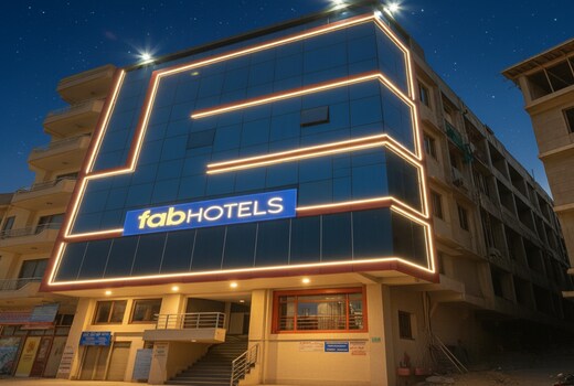 FabHotel The Golf Inn - Nr Botanical Garden Metro