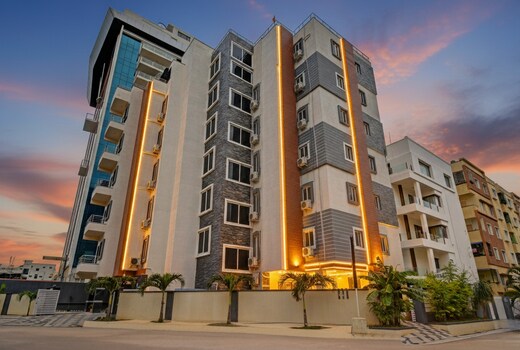 FabHotel White House Leo - Sarath City Capital Mall, Kondapur
