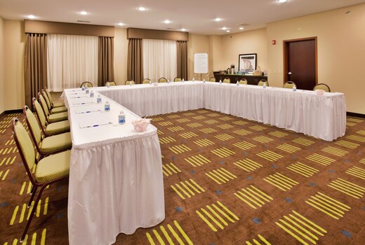 Holiday Inn Express Hotel & Suites St. Charles
