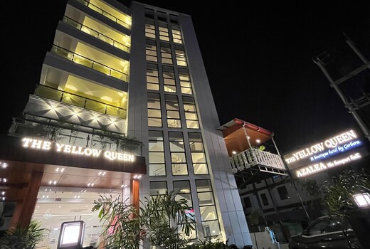 Hotel Yellow Queen
