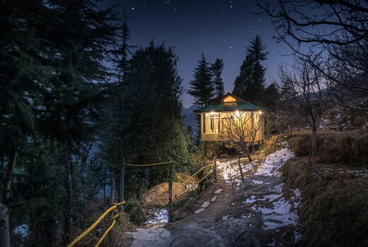 The Roost With A Bathtub