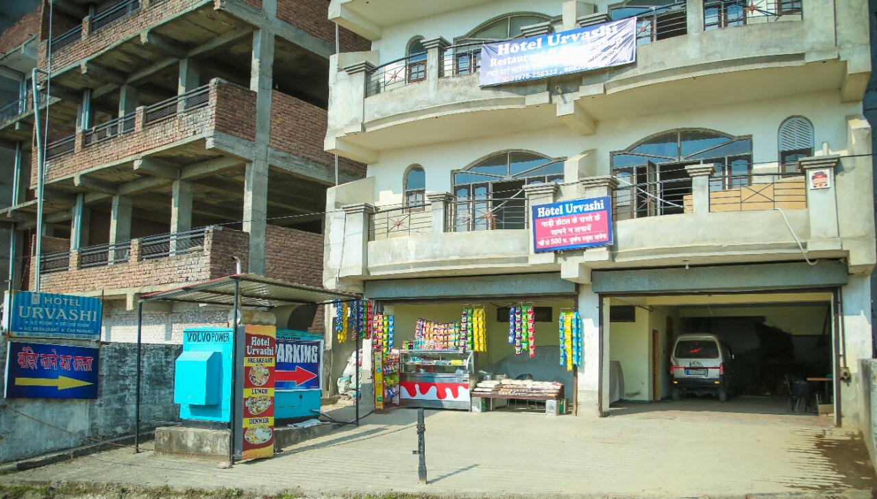 Hotel Urvashi, Chintpurni