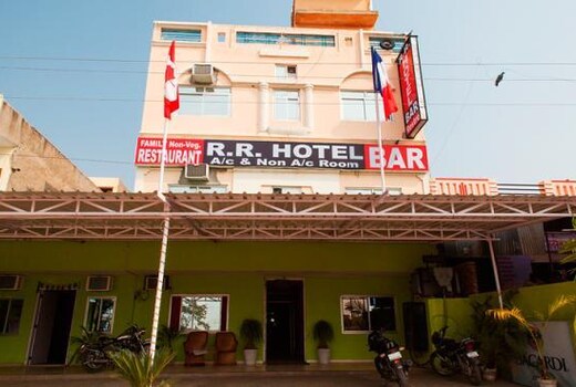 RR HOTEL and RESTAURANT