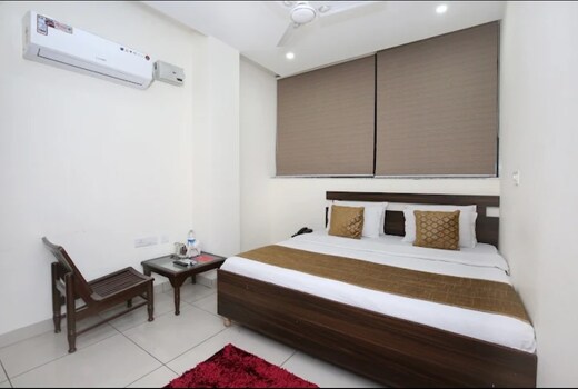 Noor Plaza | Budget AC Rooms