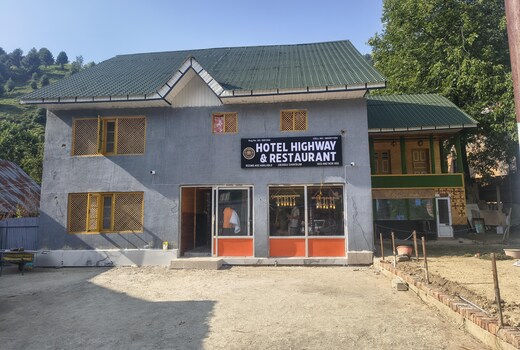 Hotel Highway and Restaurant Daksum