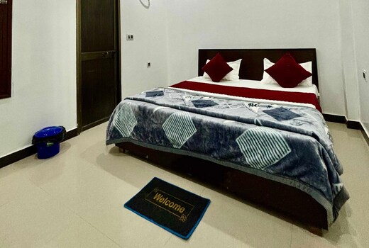 Flagship OYO Hotel Om