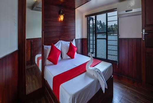 Alleppey Cruises