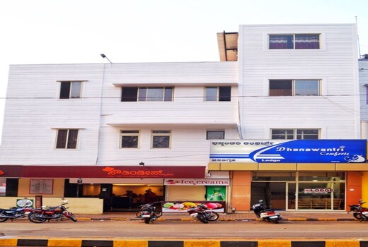 Dhanawantri Comforts