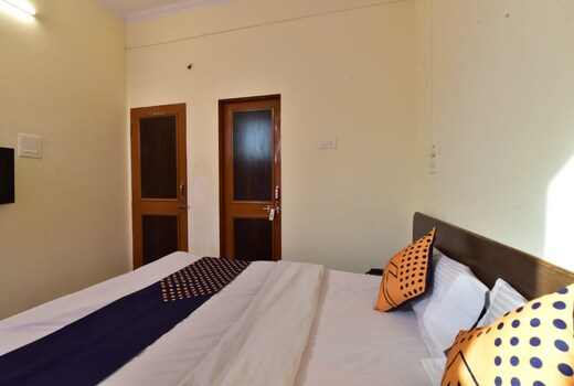 Hotel AMISHA PALACE