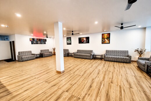 Shri Kunj Hotel & Restaurant