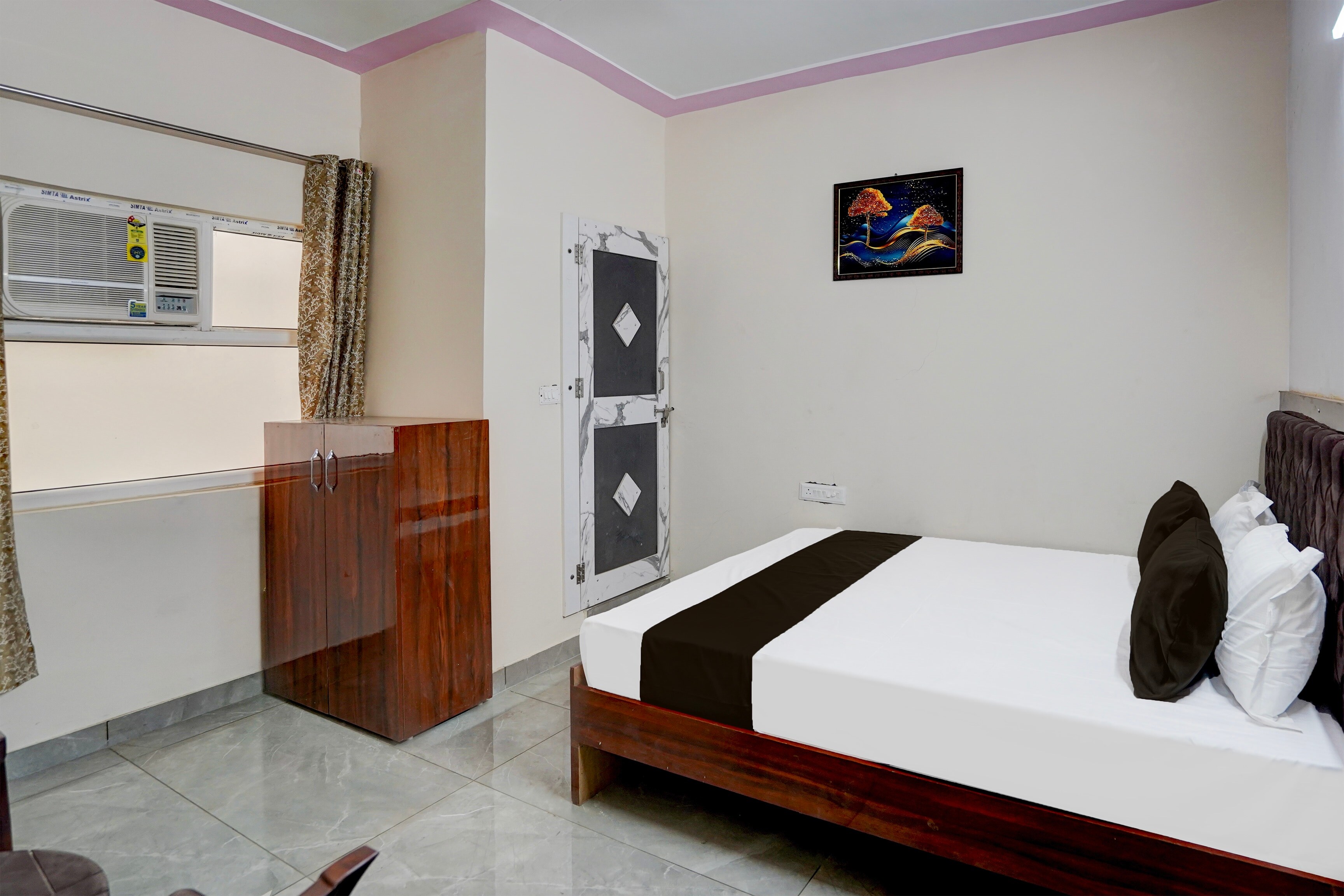 Hotel O Royal House
