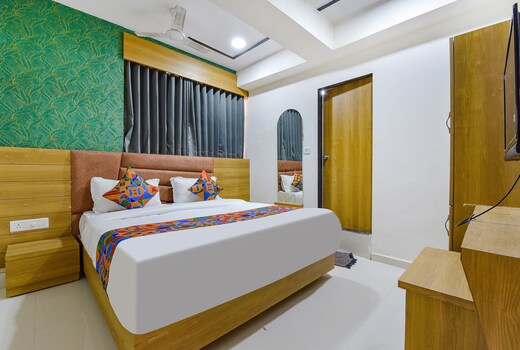 HOTEL GREEN TREE