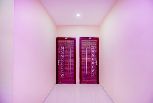 SPOT ON by OYO Hotel Ayush Inn
