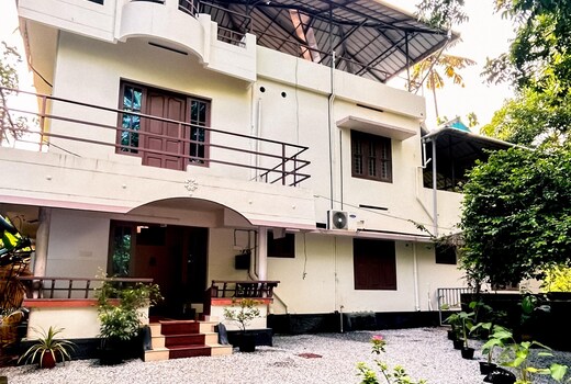 Nandanam Homestay | Walkable from Cliff