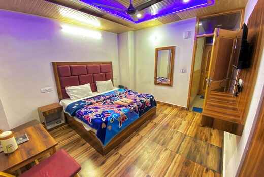 KST Villa Manali Near Mall Road