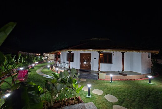 MANGOWOODS MUD HOUSE VILLA