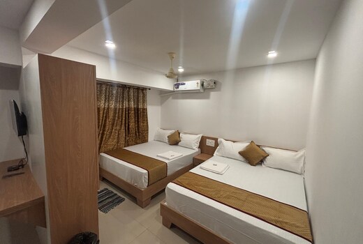 CLASSIC COMFORT LODGE