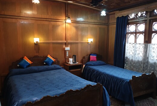Houseboat Gold Mohar