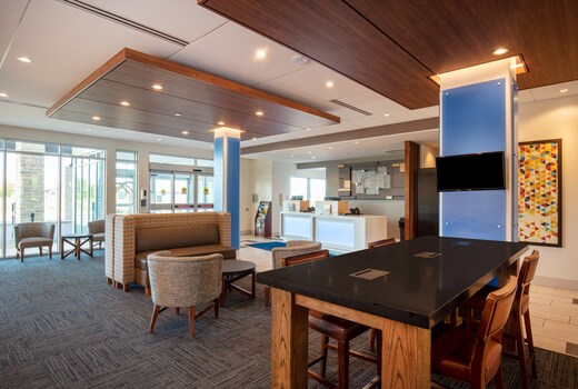 Holiday Inn Express & Suites - Beloit