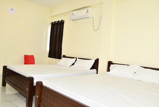 SRI NAVANEETHA KRISHNA MAHAL &RESIDENCY