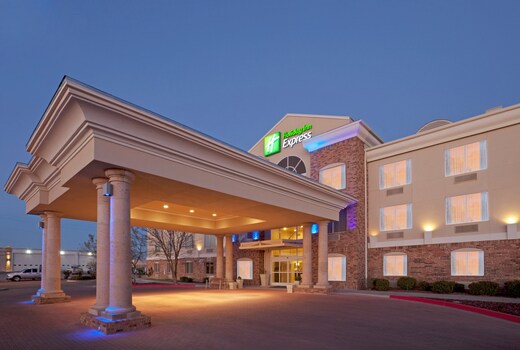 Holiday Inn Express & Suites Eagle Pass