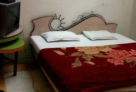 Kanha Guest House & Hotel