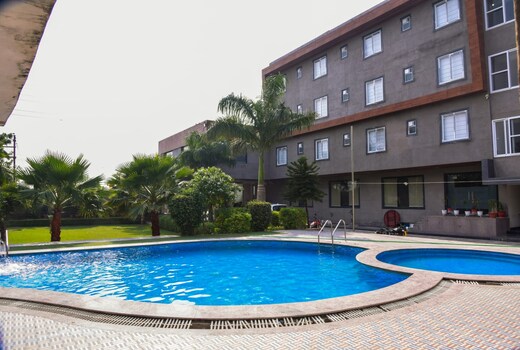 Shivhari Hotel & Resort