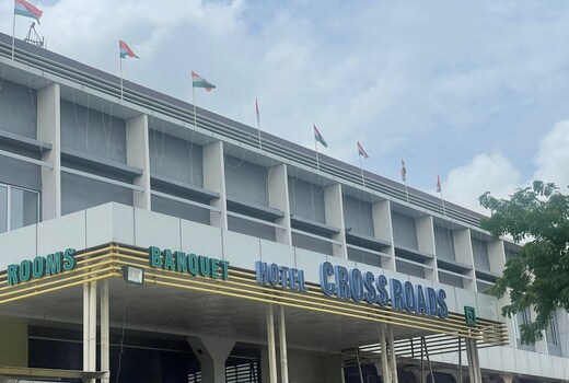 HOTEL CROSS ROADS