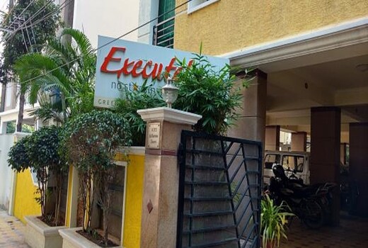 R Grand Comfort Stays Hotel
