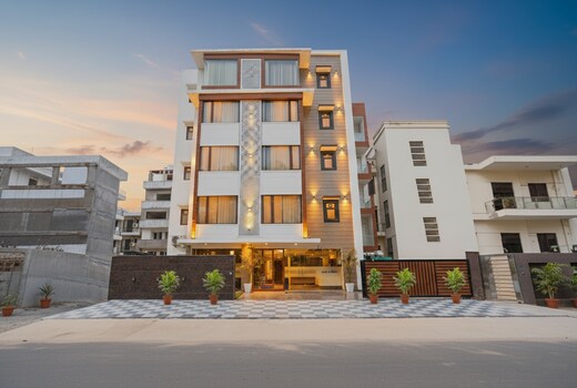 Hotel Golf in- Golf Course Road Gurugram