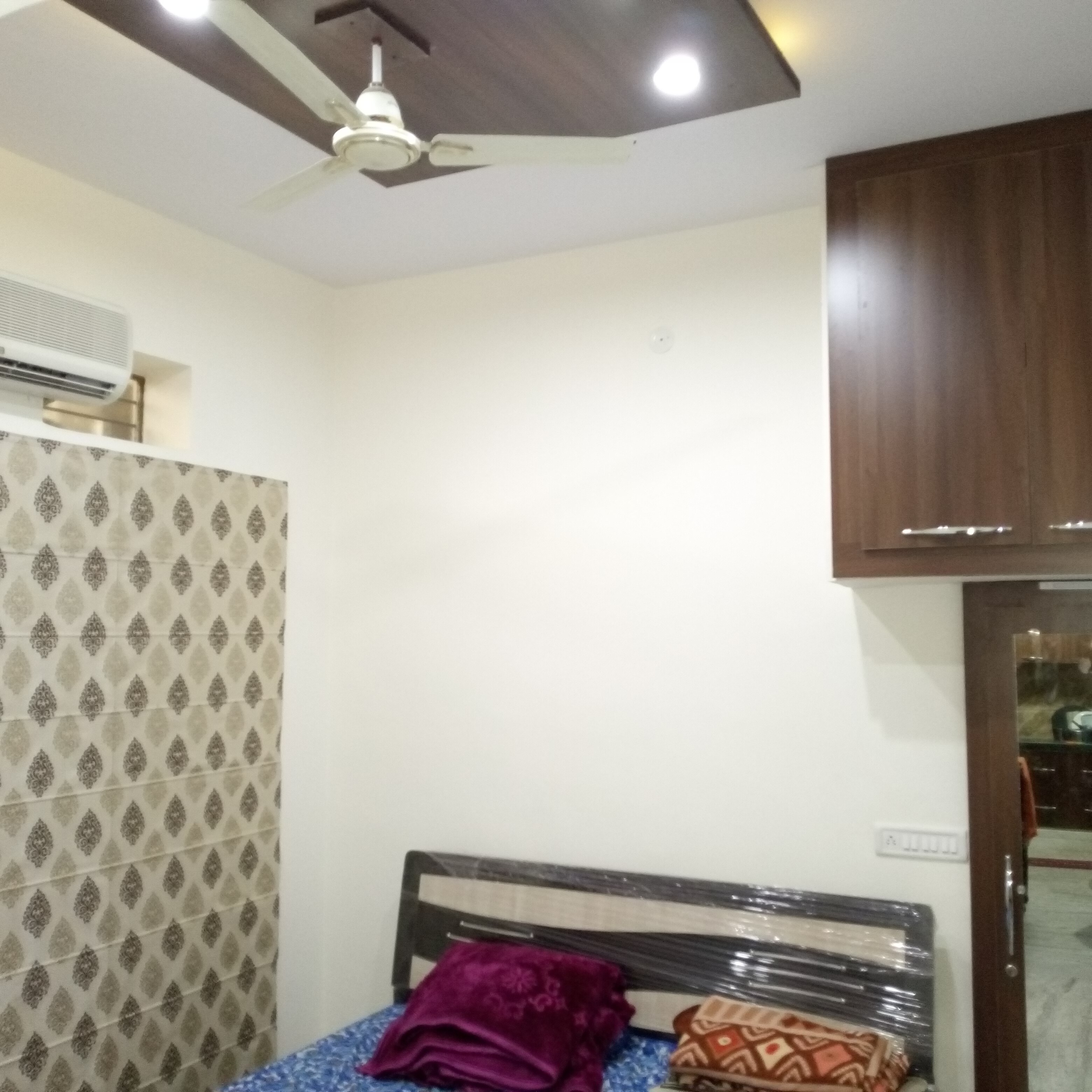 Aashiyana I Room & Caretaker