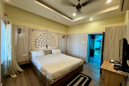 Dwivedi Hotels (Sri Omkar Palace)