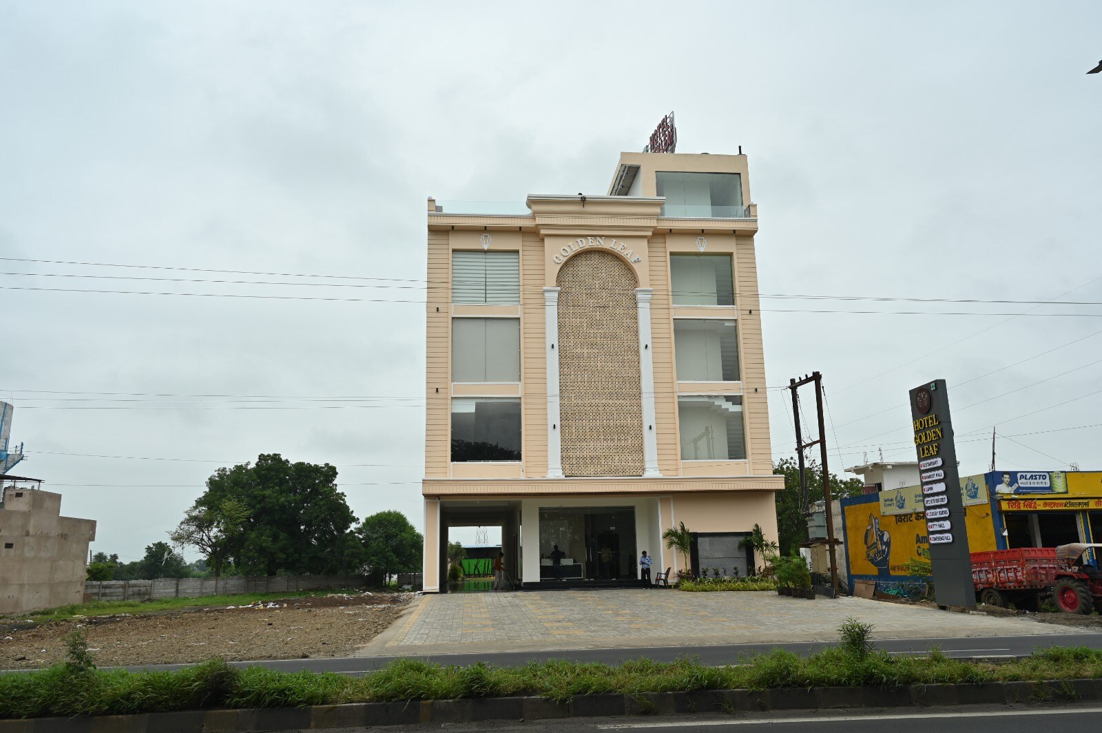 HOTEL GOLDEN LEAF