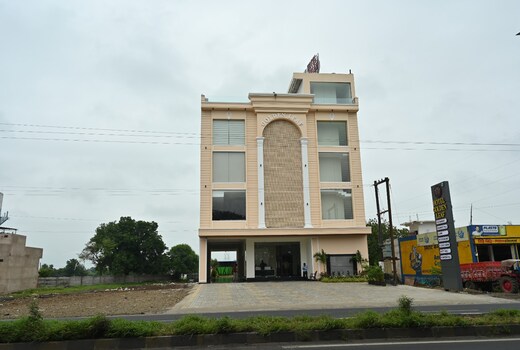 HOTEL GOLDEN LEAF
