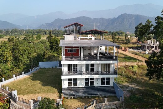 River Cliff Resort
