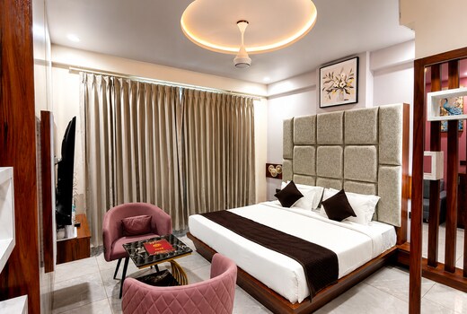 Hotel Mohan Palace (5 Min walk from Khatu Shyam Ji Temple)