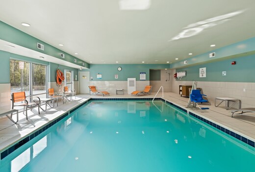 Holiday Inn Express & Suites - North Brunswick