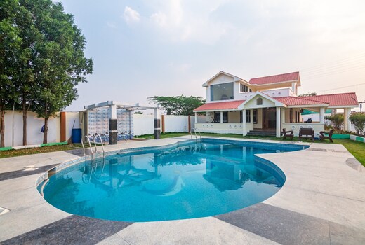 Bliss Farm Stay Iris