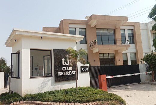 TDI club Retreat sector 110