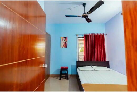 Pet Friendly Cosy Apartment With parking Story Stay