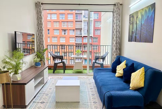 2BHK Pool view | 5mins from Airport |Zennova Stays