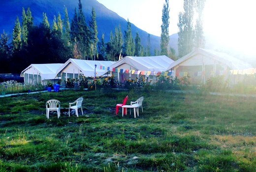 Hidden Valley Camp, Hunder