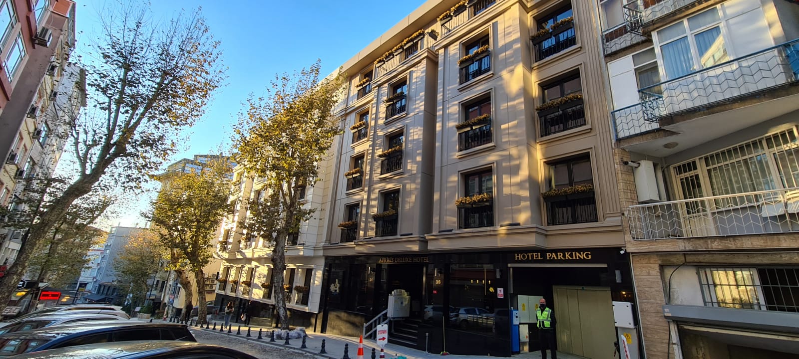 Aprilis Deluxe Hotel